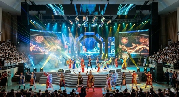 Đầu tư cả chục triệu đồng cho một tiết mục văn nghệ có thực sự cần thiết?